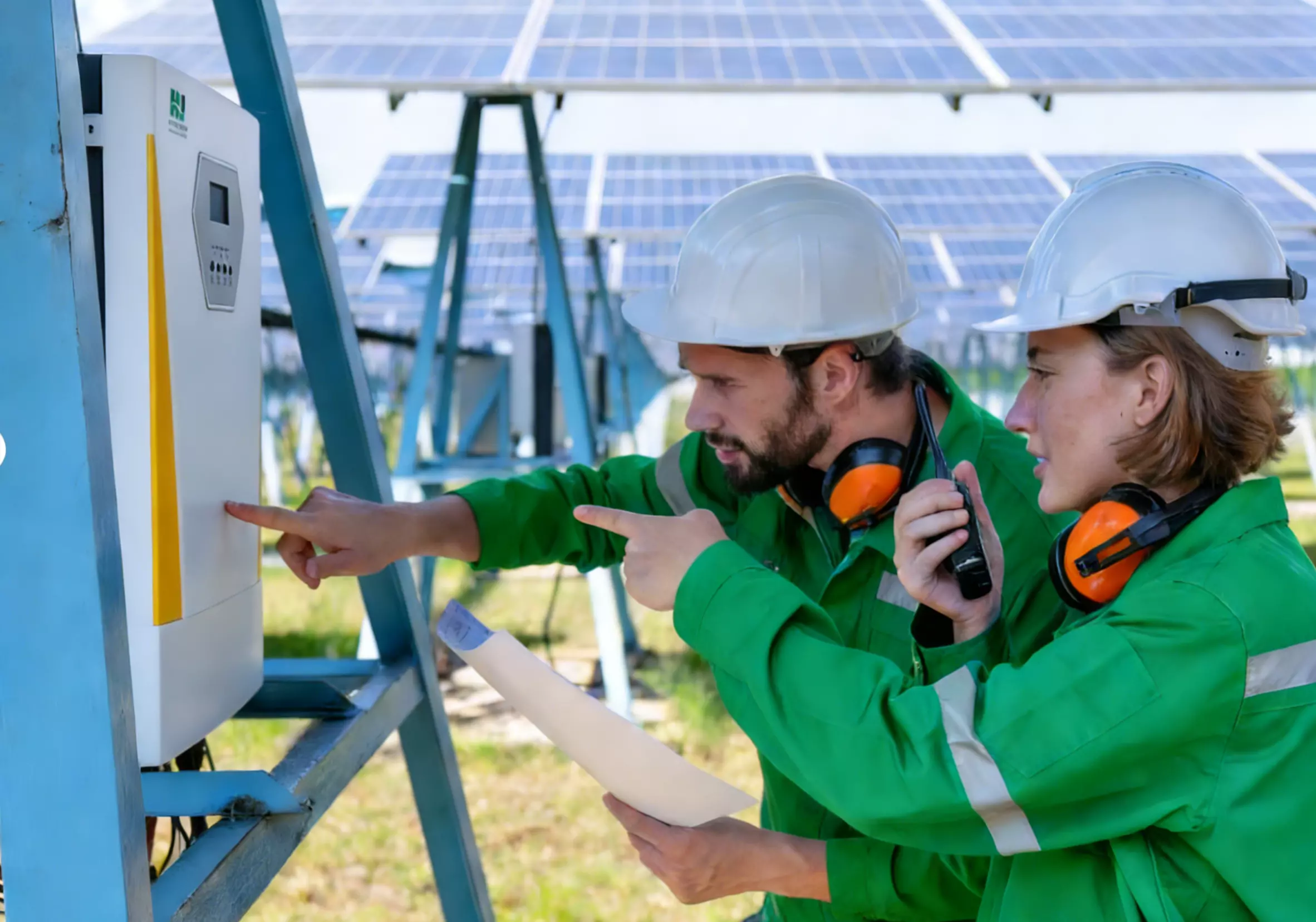 Off-Grid Solar Inverters: A Complete Guide for Homes, Cabins, and RVs